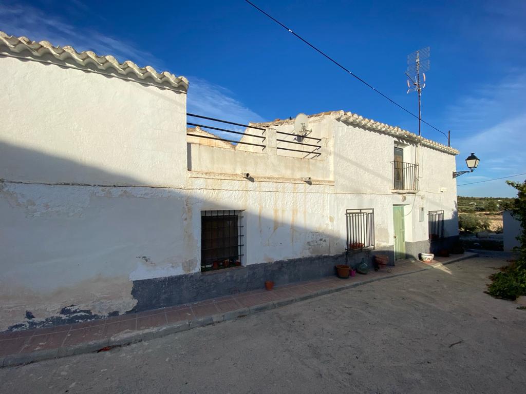 Beau et grand 5 chambres, 2 salles de bain, vieux cortijo avec terrain à la campagne près de Velez-Blanco