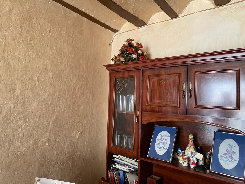 Beau et grand 5 chambres, 2 salles de bain, vieux cortijo avec terrain à la campagne près de Velez-Blanco