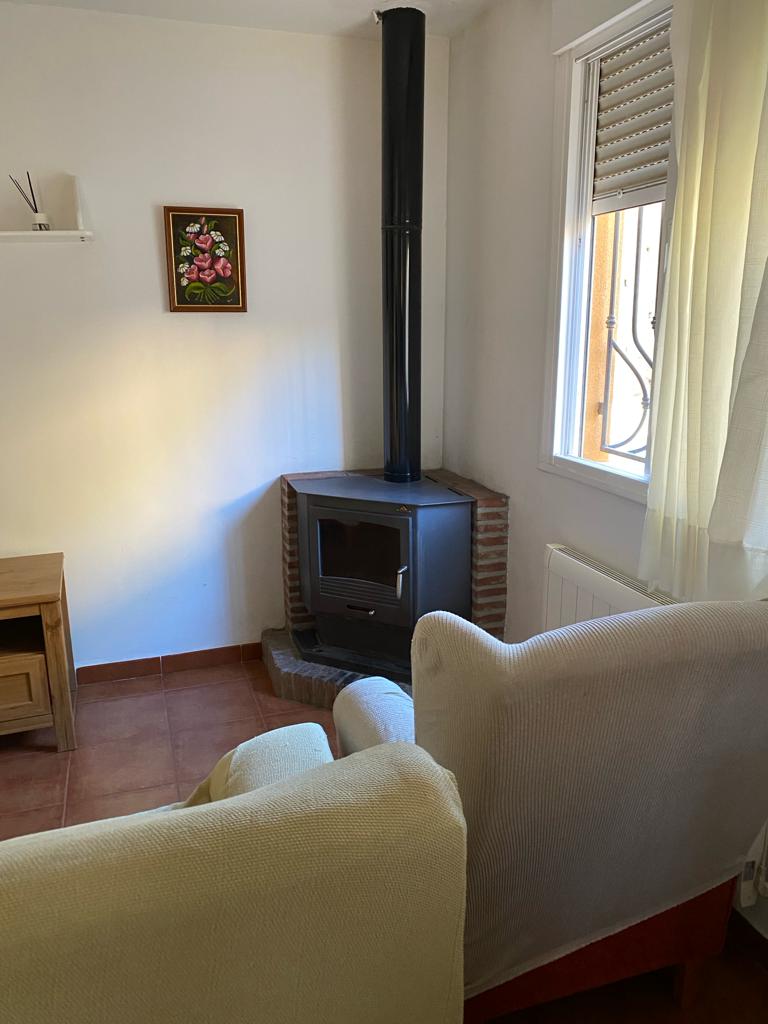 Casa moderna de 3 dormitorios y 2 baños en excelentes condiciones en Hueneja, provincia de Granada