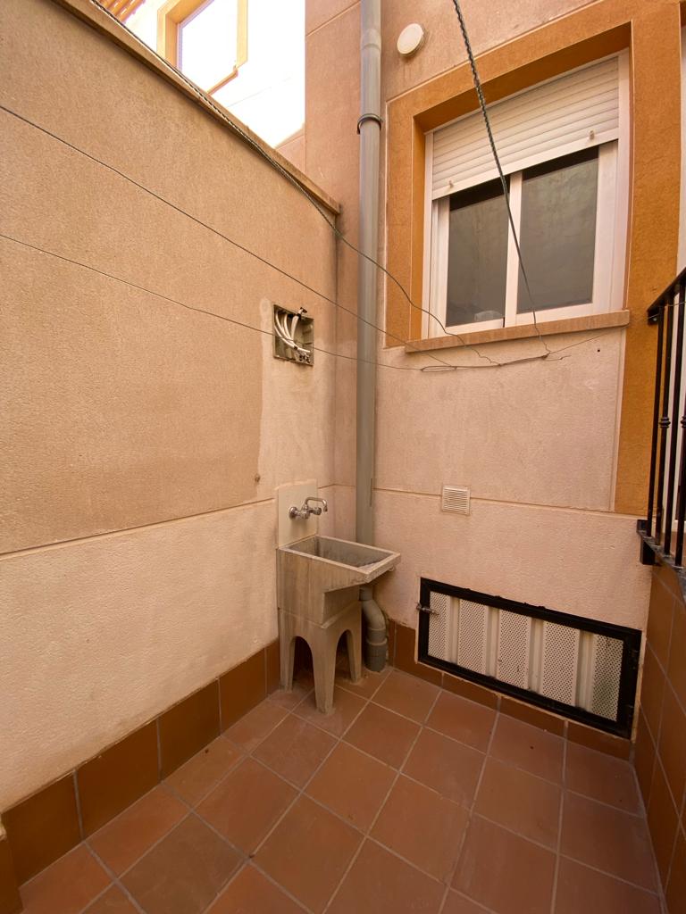 Casa moderna de 3 dormitorios y 2 baños en excelentes condiciones en Hueneja, provincia de Granada