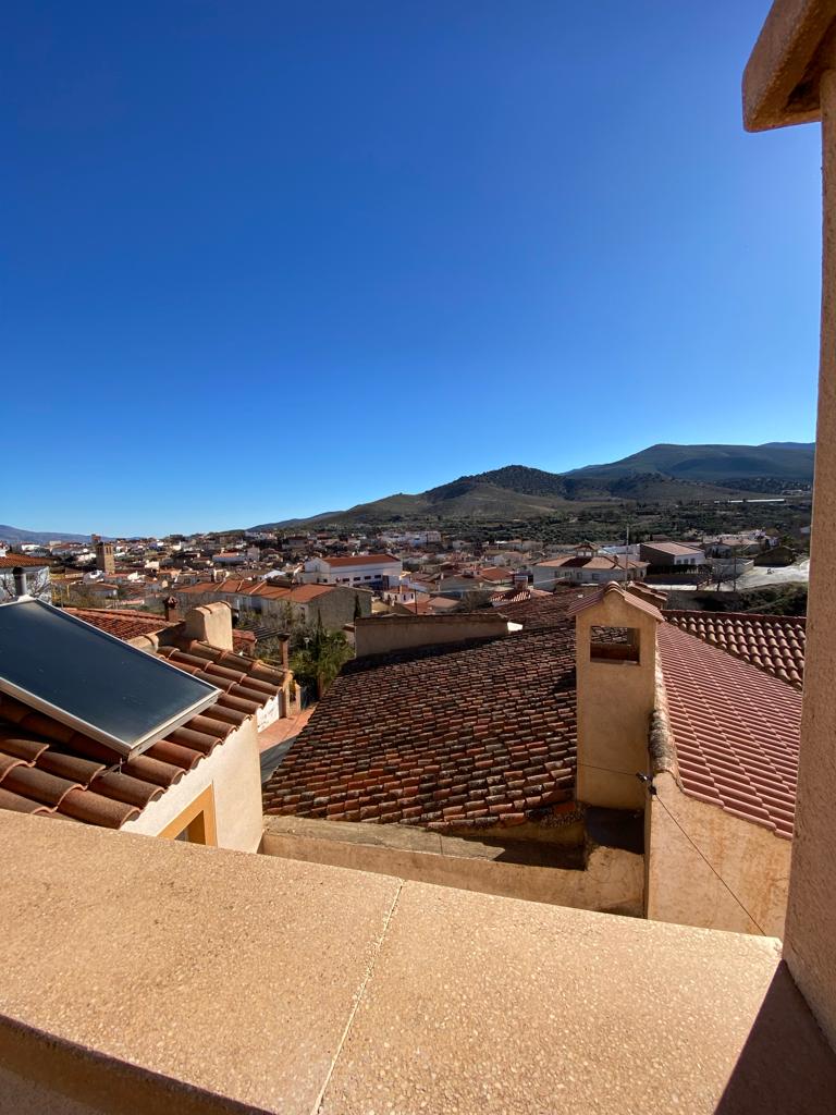 Casa moderna de 3 dormitorios y 2 baños en excelentes condiciones en Hueneja, provincia de Granada