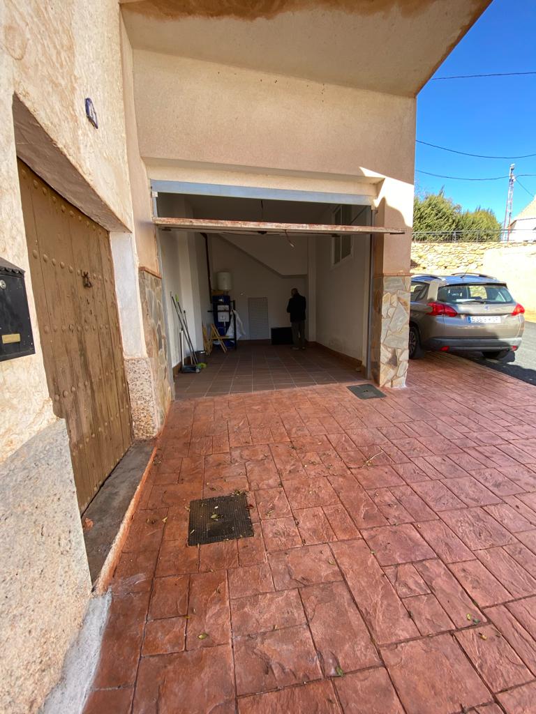 Maison moderne de 3 chambres et 2 salles de bain en excellent état à Hueneja, province de Grenade