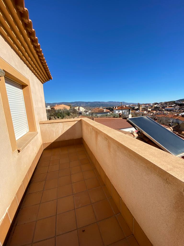 Casa moderna de 3 dormitorios y 2 baños en excelentes condiciones en Hueneja, provincia de Granada