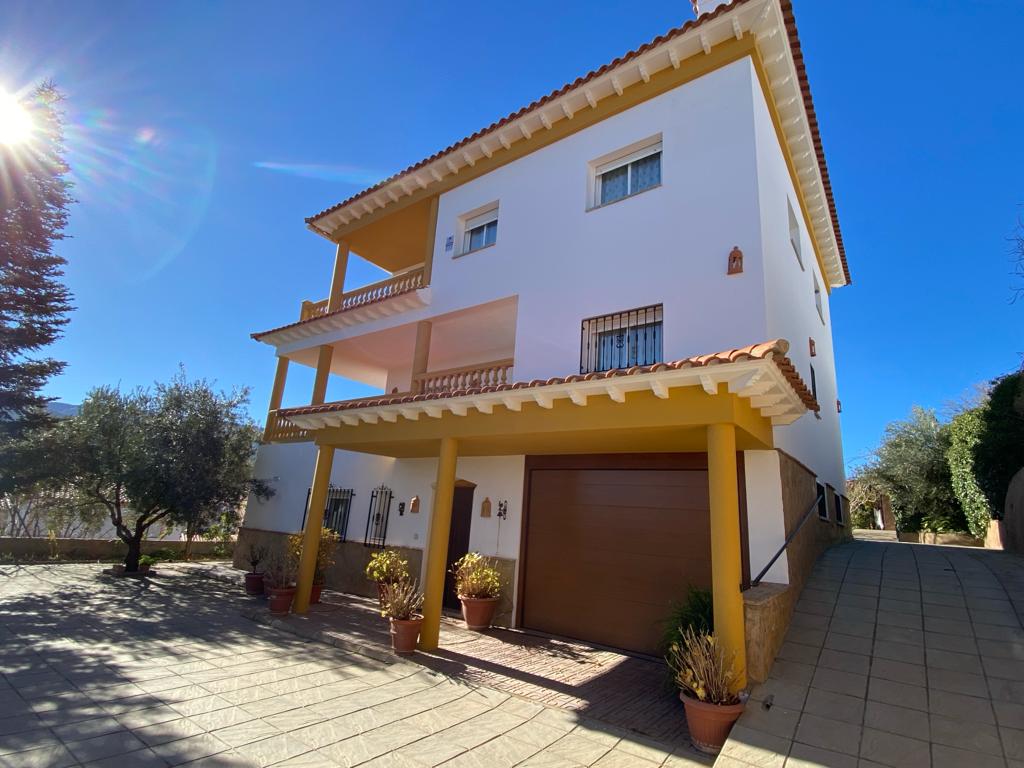 Wunderschönes Haus mit 5 Schlafzimmern und 3 Bädern in Huéneja in der Provinz Granada