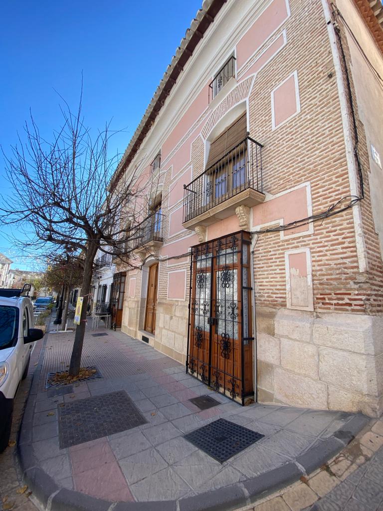 Excepcional propiedad de 5 habitaciones, 3 baños, gran propiedad en el corazón de Vélez-Blanco