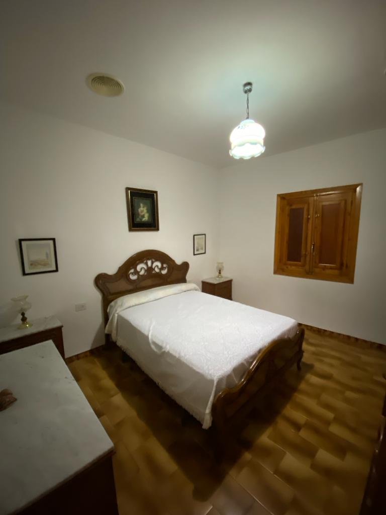 3 Schlafzimmer, 1 Bad, Stadthaus in Freila mit Garage