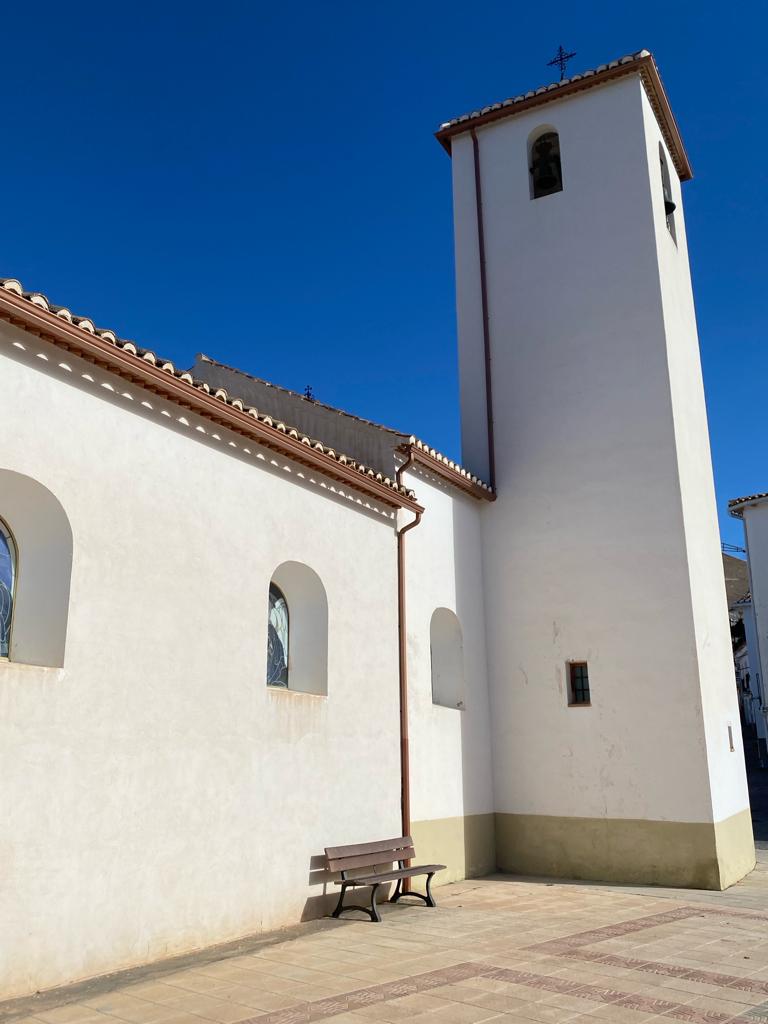 Casa adosada de 3 habitaciones y 1 baño en Freila con garaje