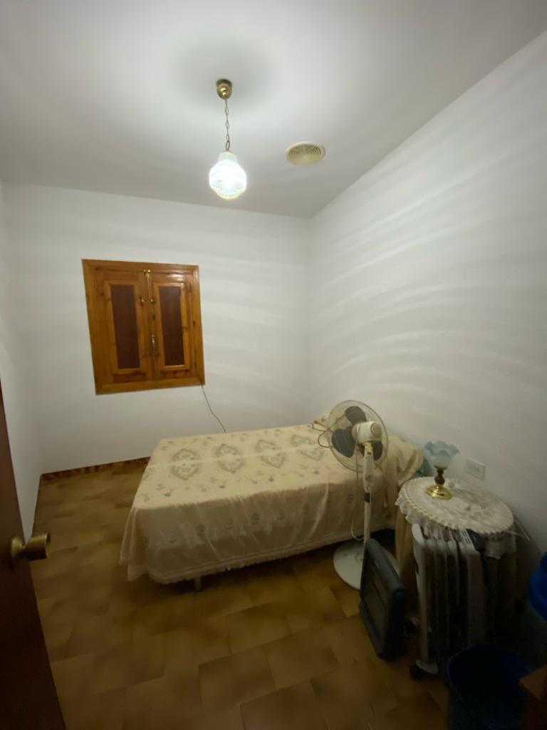 Casa adosada de 3 habitaciones y 1 baño en Freila con garaje