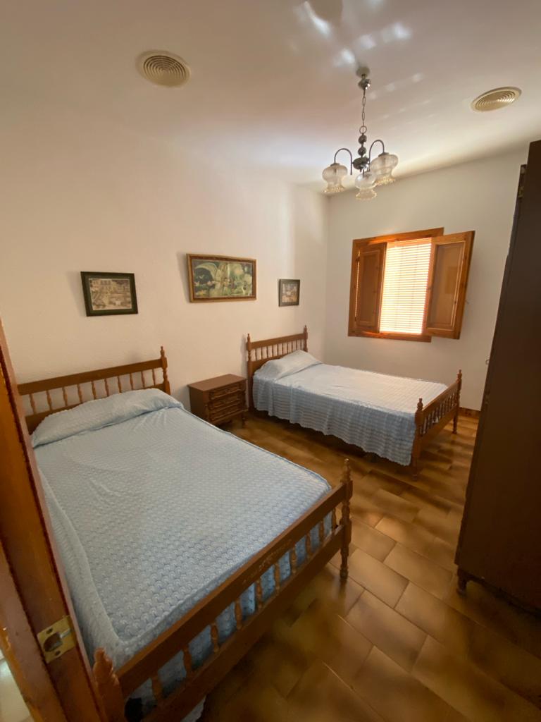 Casa adosada de 3 habitaciones y 1 baño en Freila con garaje