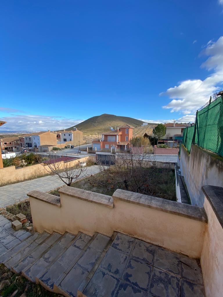 Maison de 4 chambres et 4 salles de bain à Freila