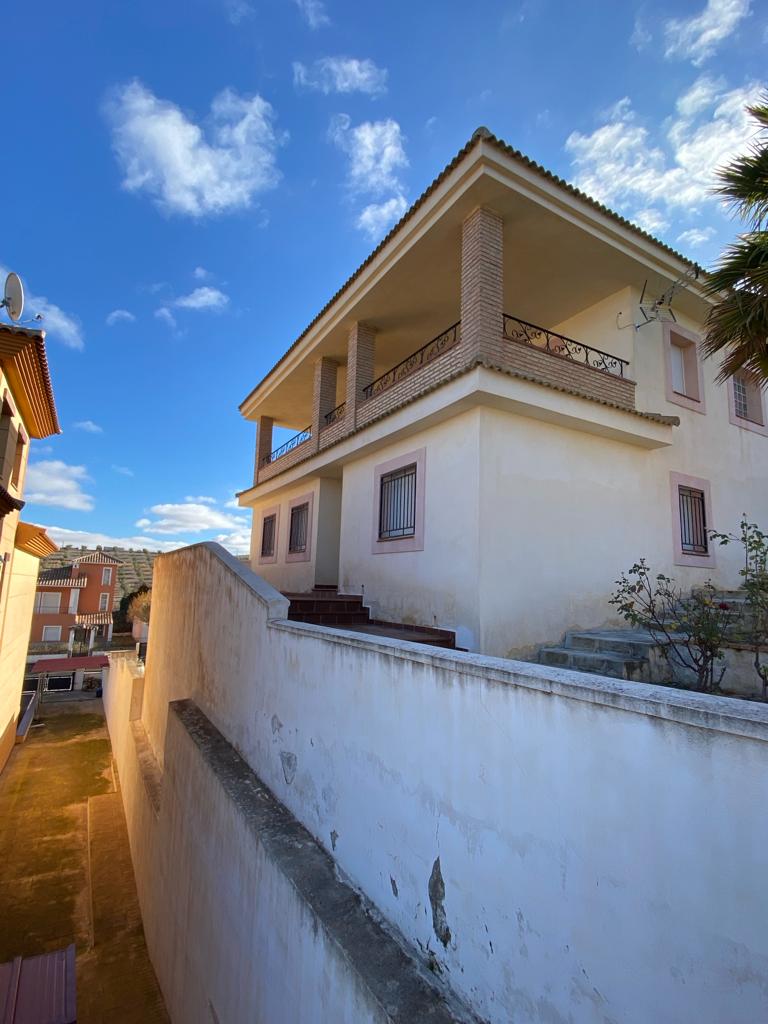 Maison de 4 chambres et 4 salles de bain à Freila