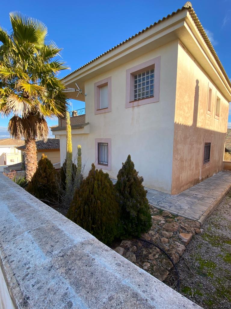 Maison de 4 chambres et 4 salles de bain à Freila