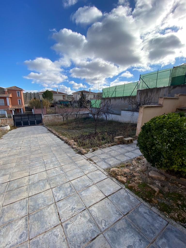 Maison de 4 chambres et 4 salles de bain à Freila