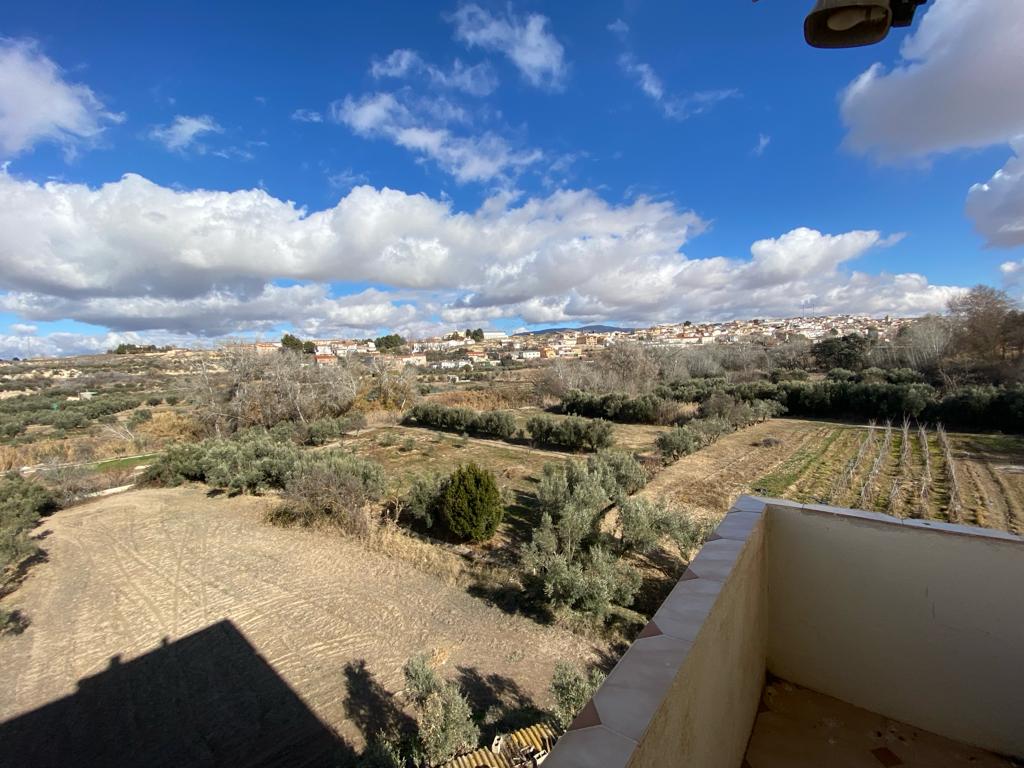 Maison, appartement, immense entrepôt et terrain à Cular, Grenade