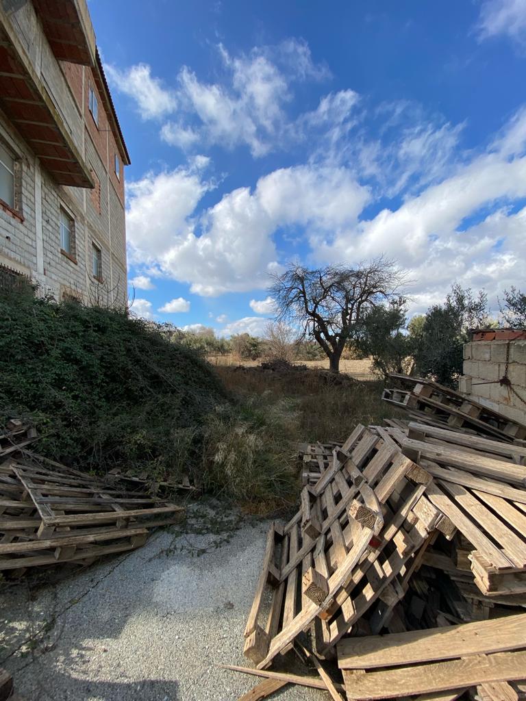 Maison, appartement, immense entrepôt et terrain à Cular, Grenade