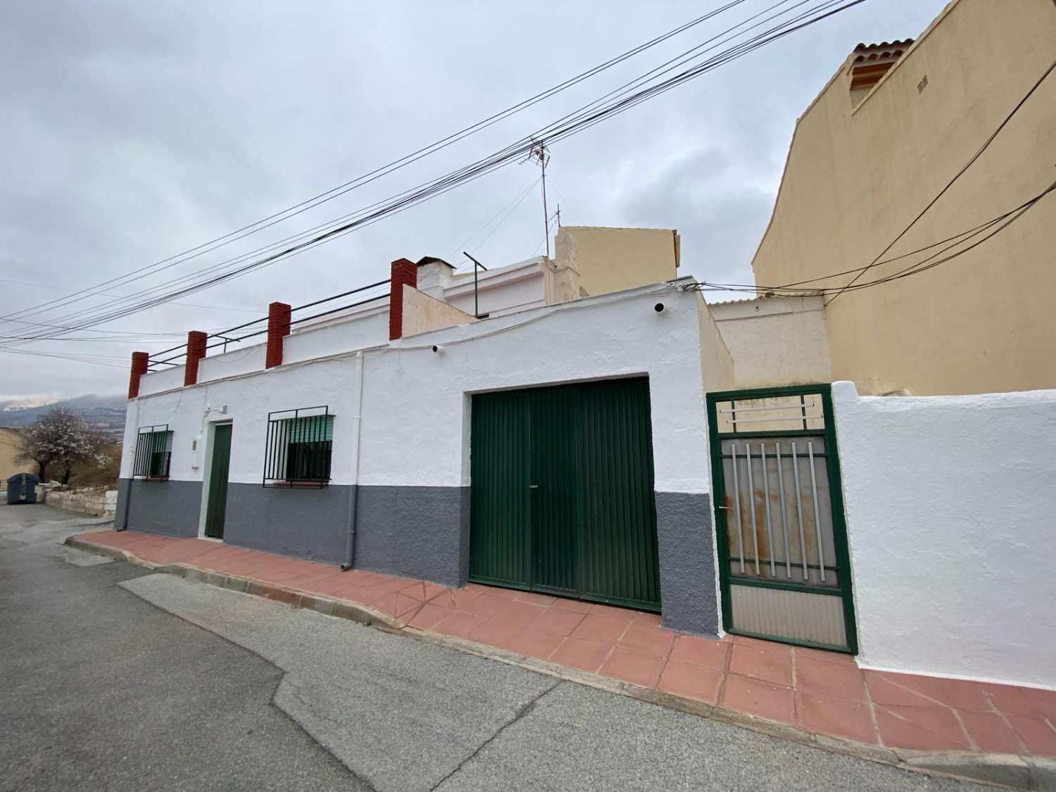 Maison de ville jumelée meublée de 3 chambres et 2 salles de bains à Velez Rubio