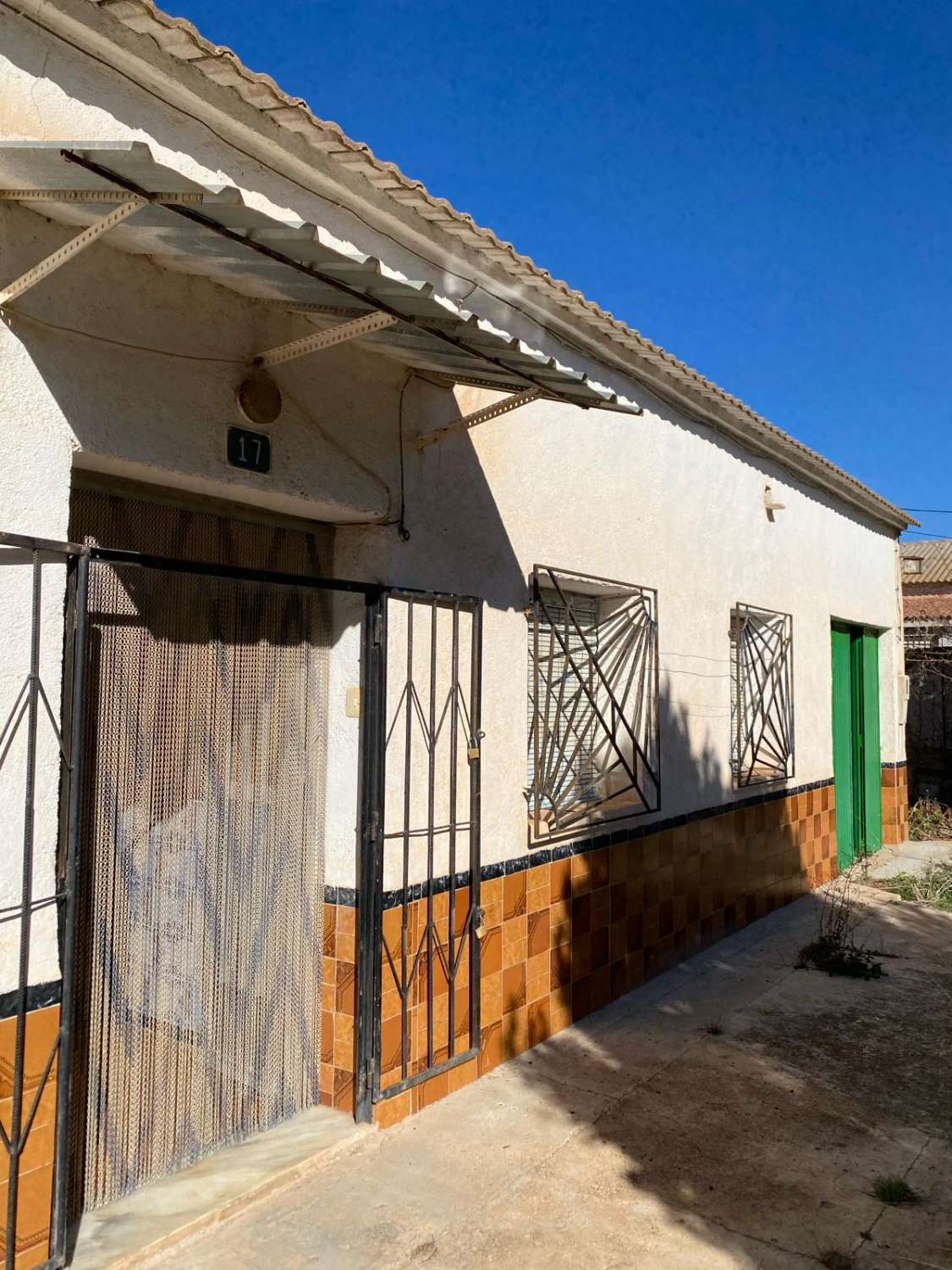 Gut gebautes einstöckiges Haus, 4 Schlafzimmer, 1 Bad, großer Garten in Las Vertientes