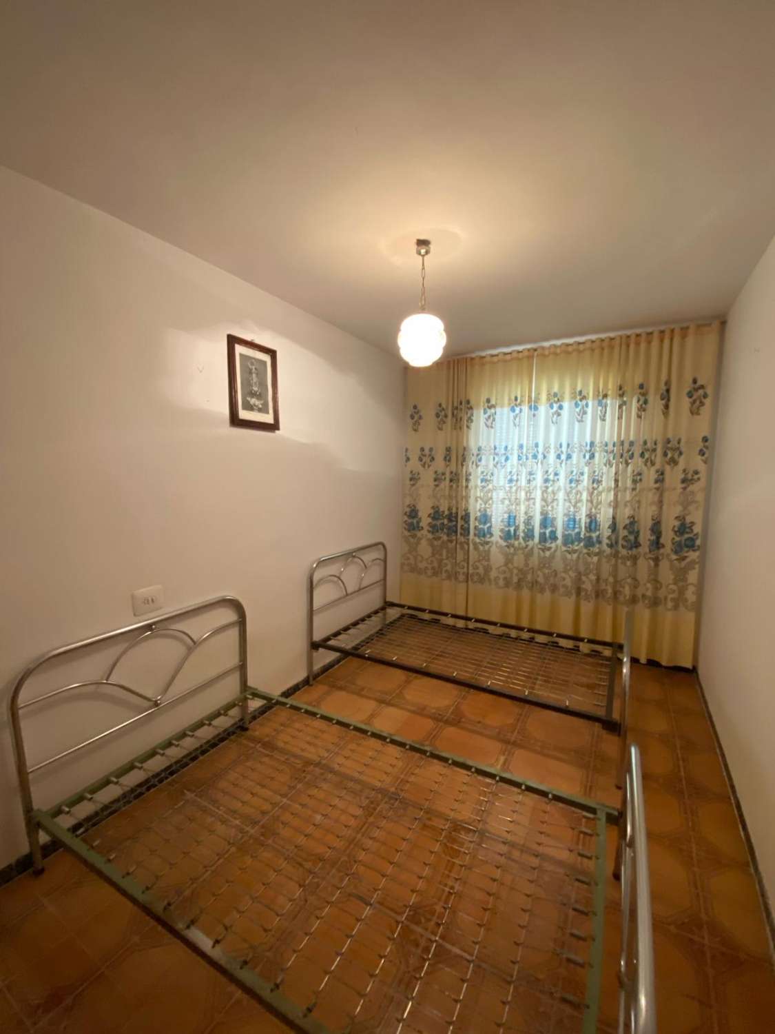 Gut gebautes einstöckiges Haus, 4 Schlafzimmer, 1 Bad, großer Garten in Las Vertientes