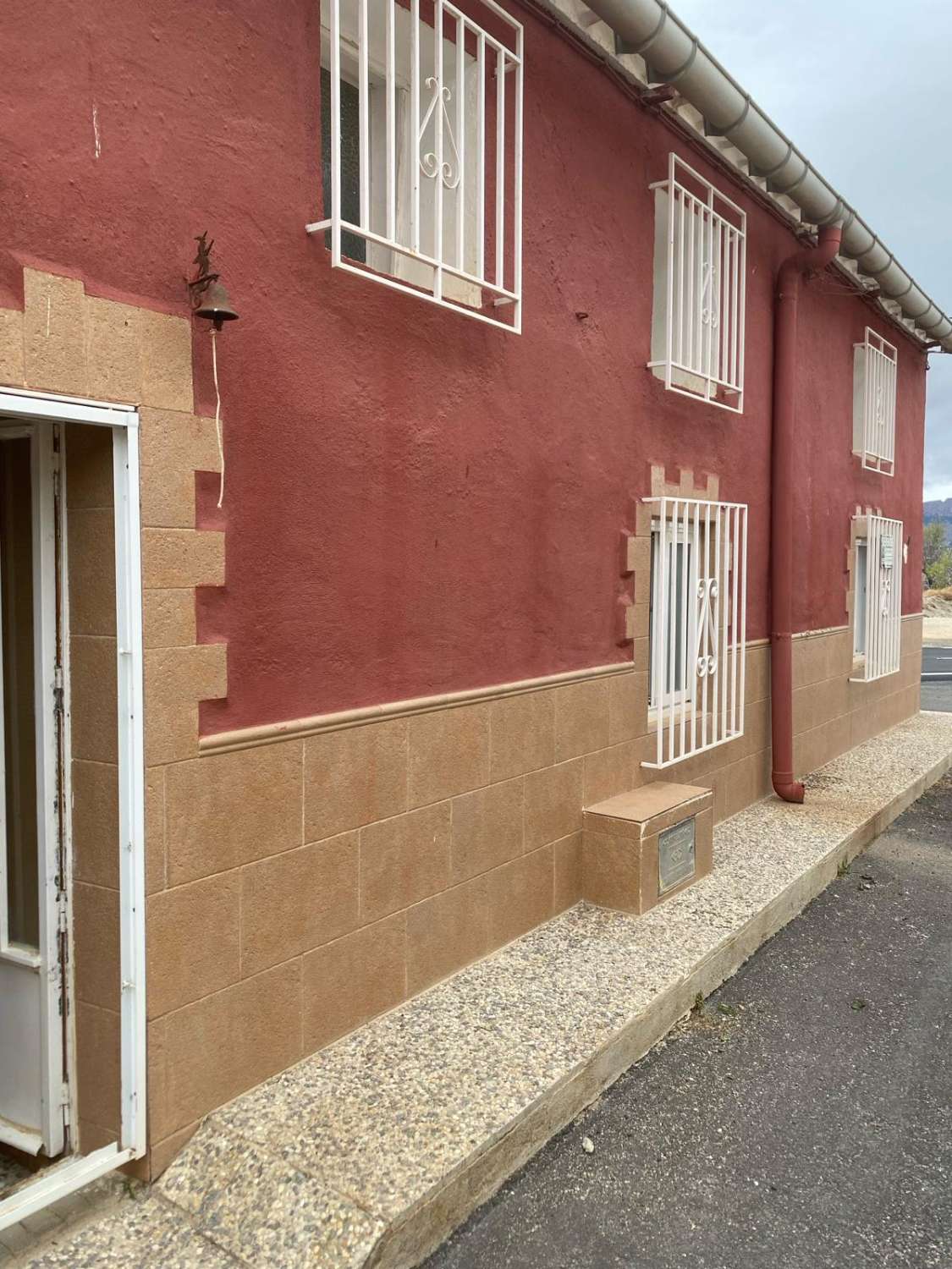 Furnished 4 bedroom House in rural location close to Velez-Rubio