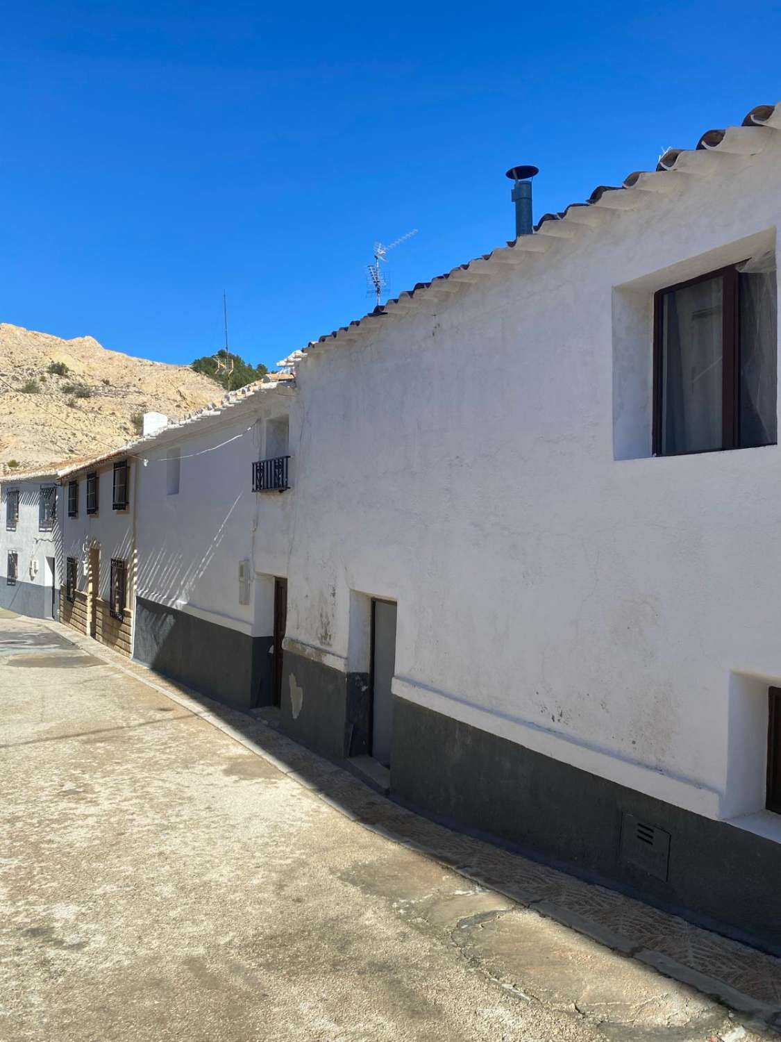 Casa de 3 dormitorios en el pueblo de Vélez Blanco con amplio espacio exterior