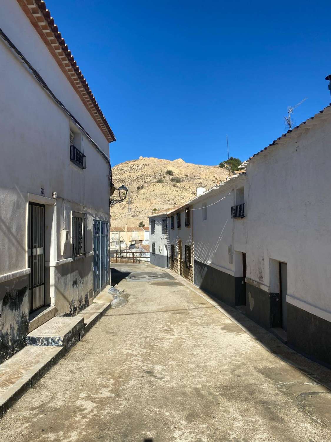 Casa de 3 dormitorios en el pueblo de Vélez Blanco con amplio espacio exterior