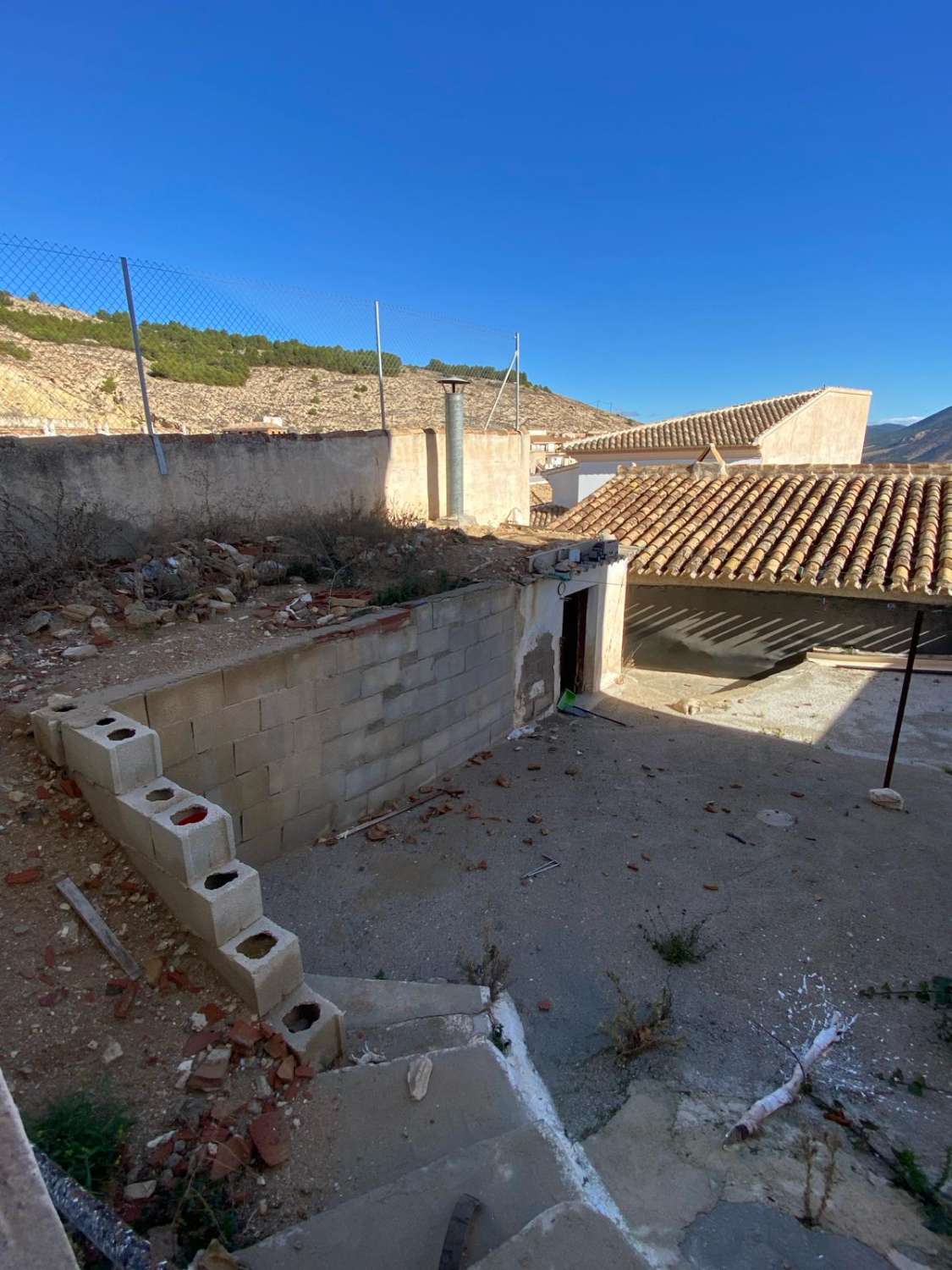 Casa de 3 dormitorios en el pueblo de Vélez Blanco con amplio espacio exterior