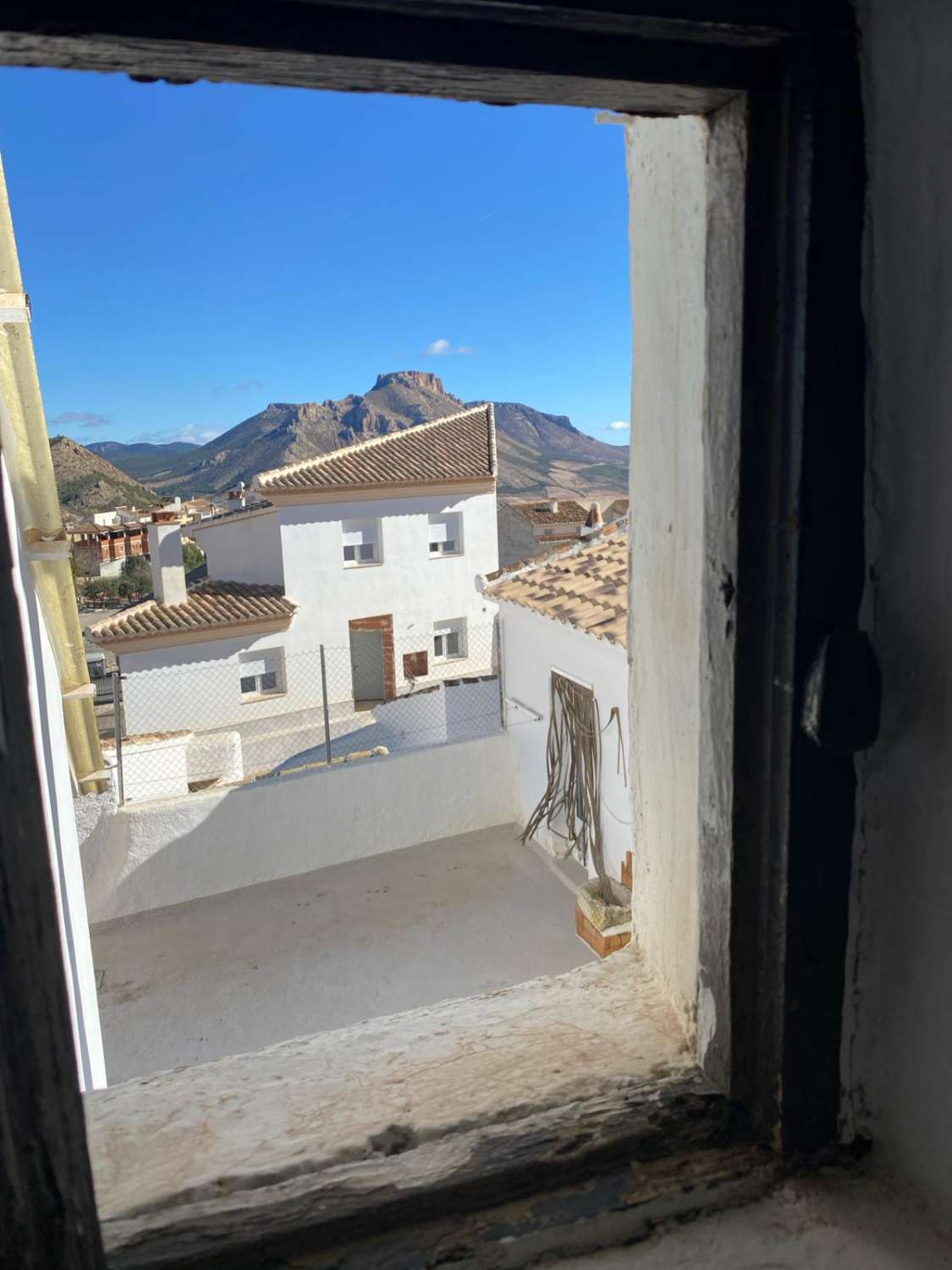 Casa de 3 dormitorios en el pueblo de Vélez Blanco con amplio espacio exterior