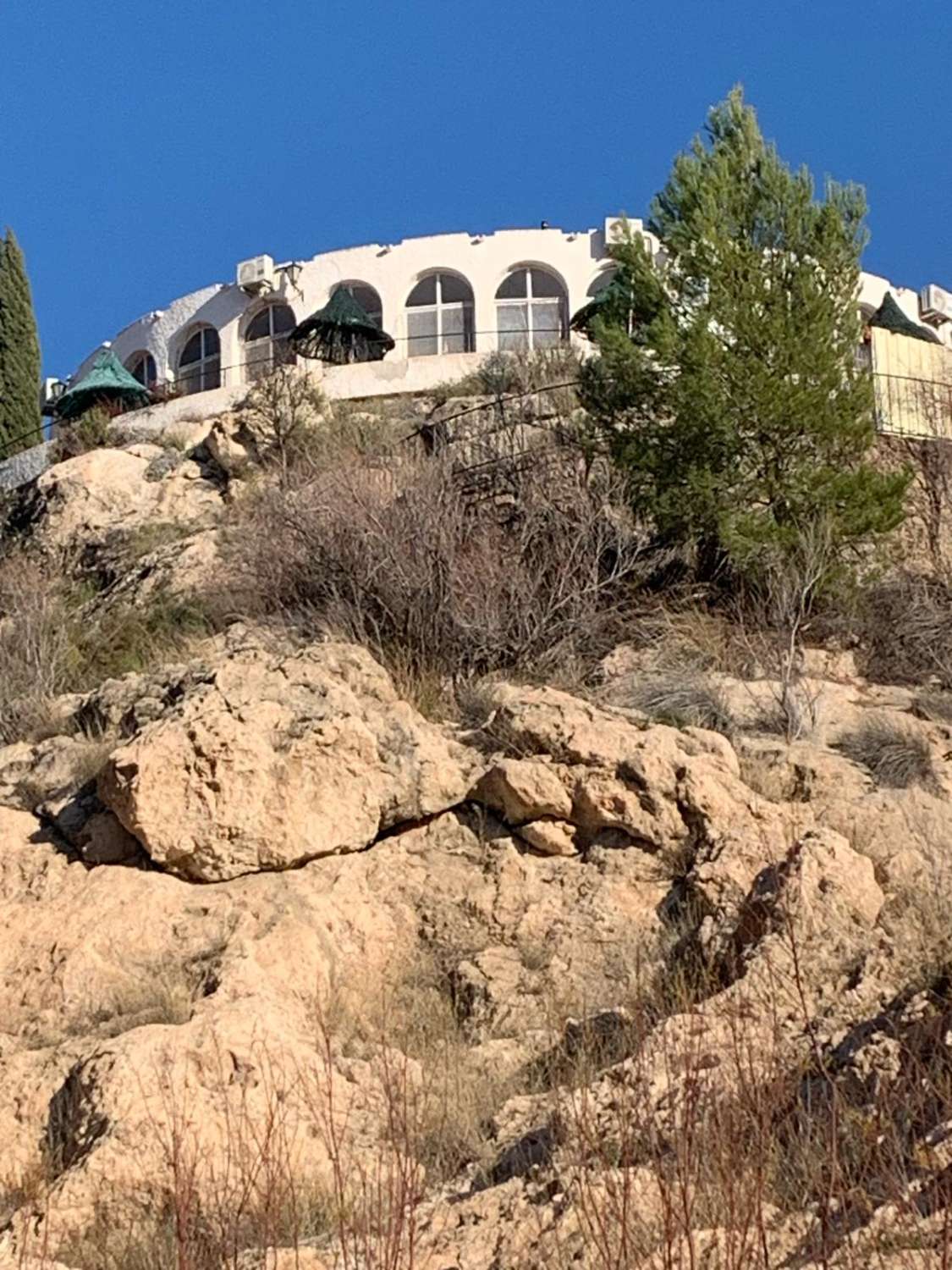 Casa adosada de tres plantas con jardín en Vélez-Blanco