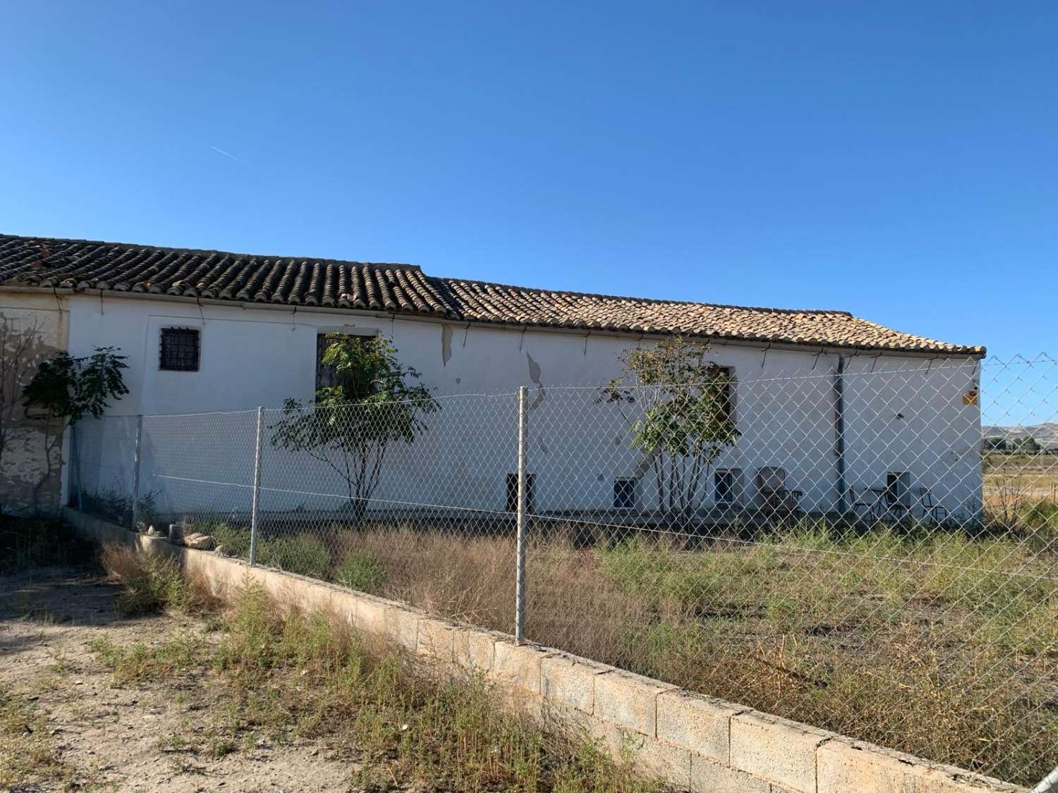 Casa adosada de tres plantas con jardín en Vélez-Blanco