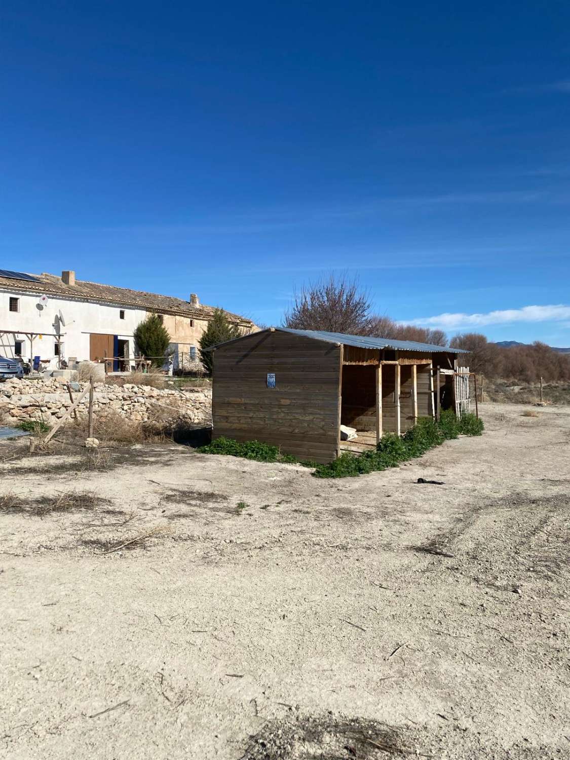 Casa adosada de tres plantas con jardín en Vélez-Blanco