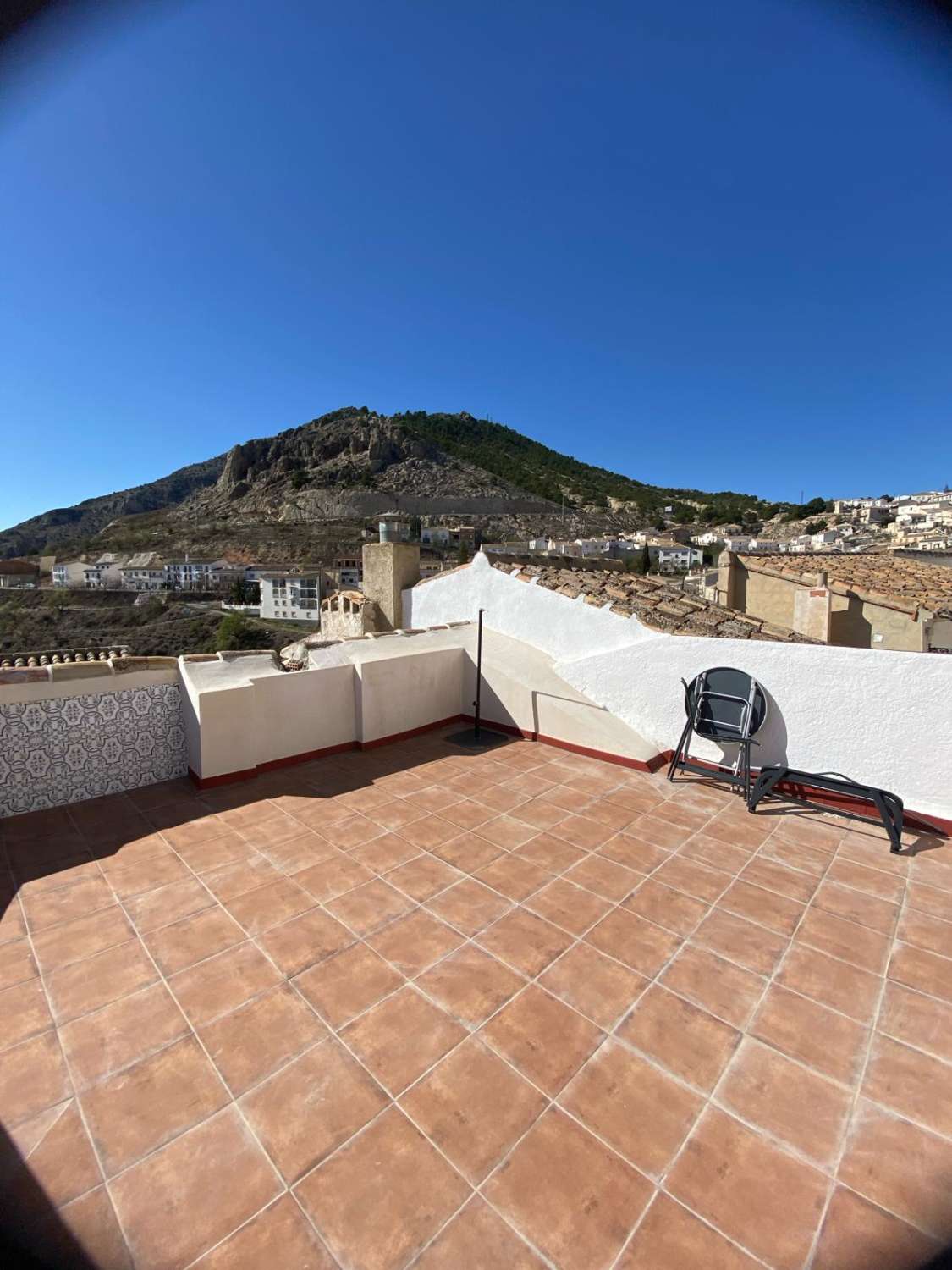 Stadthaus mit 3 Schlafzimmern und 2 Bädern im Herzen von Velez Blanco mit Dachterrasse