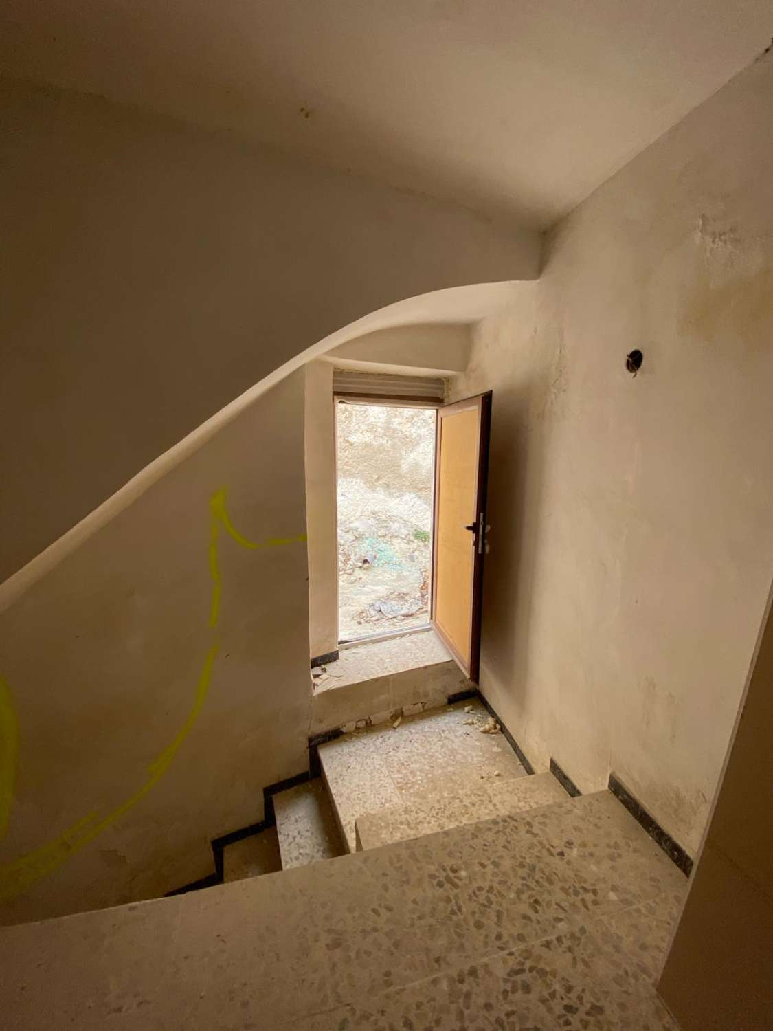 Herenhuis met 3 slaapkamers en 2 badkamers in het hart van Velez Blanco met dakterras