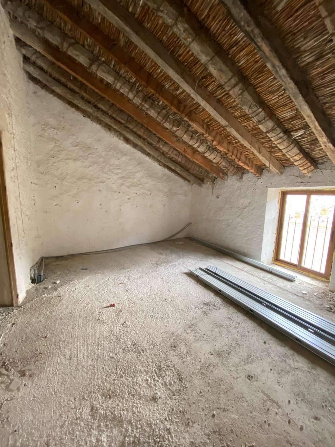 Herenhuis met 3 slaapkamers en 2 badkamers in het hart van Velez Blanco met dakterras