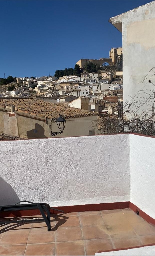 Stadthaus mit 3 Schlafzimmern und 2 Bädern im Herzen von Velez Blanco mit Dachterrasse