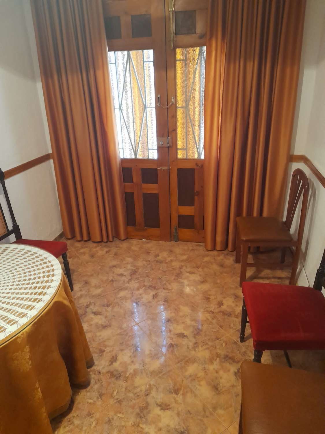 Casa adosada de 5 dormitorios y 2 baños en Orce