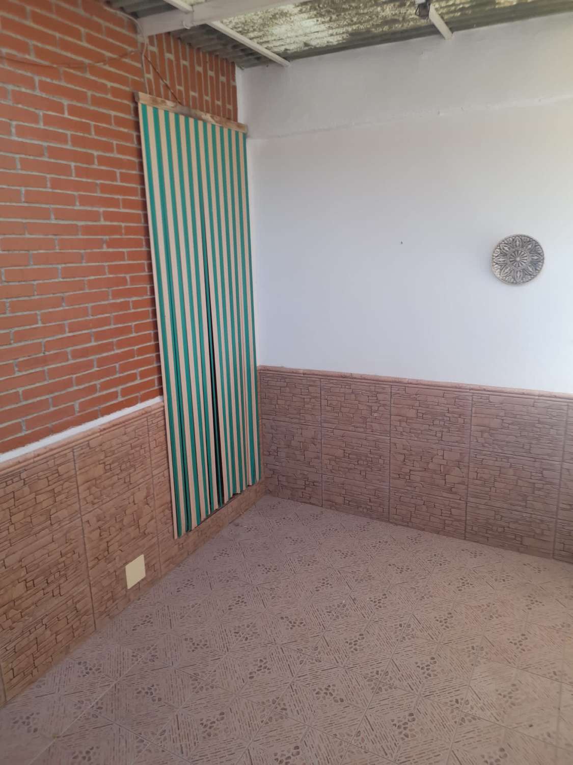 Casa adosada de 5 dormitorios y 2 baños en Orce