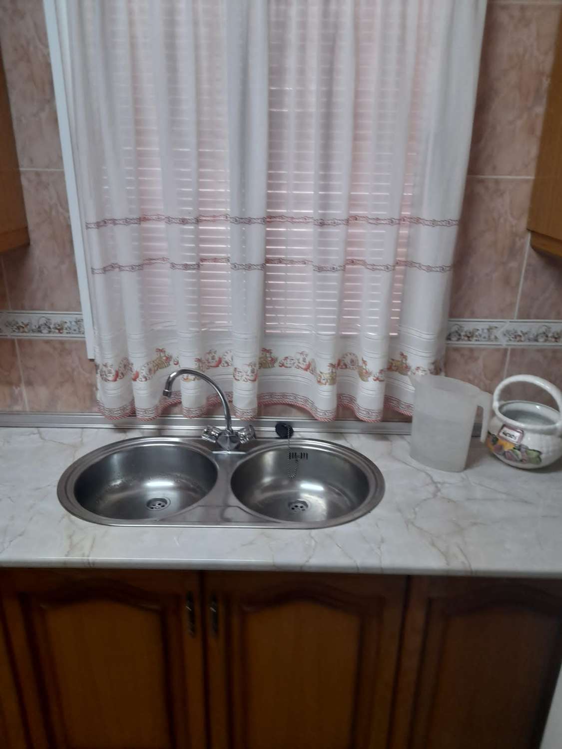 5 Bedroom, 2 bath  town house In Orce