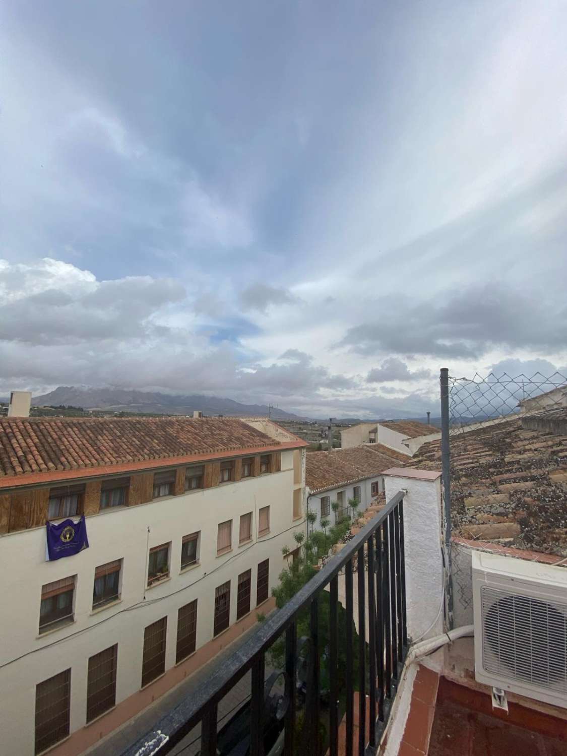 Casa adosada Vélez Rubio, 3 dormitorios, 2 baños totalmente amueblada gran terraza en la azotea