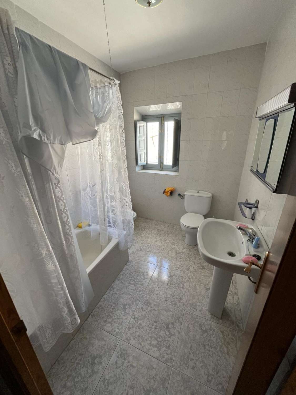 Casa grande con potencial para dividirse en 2 viviendas independientes en Vélez-blanco