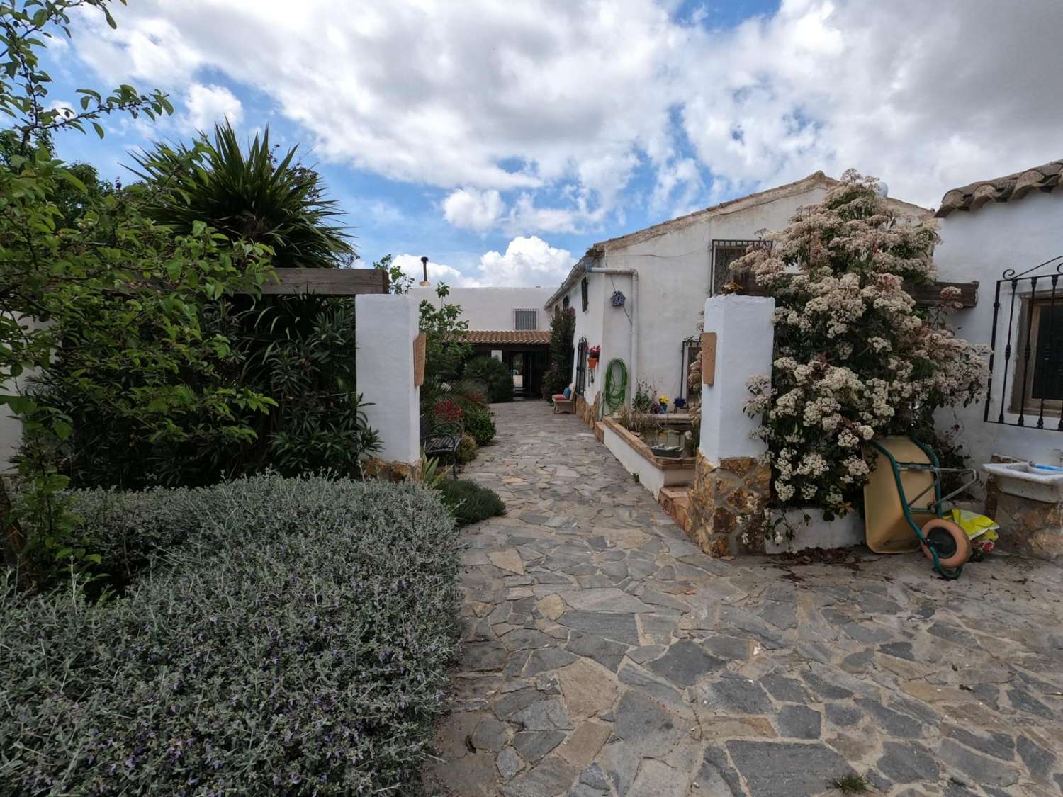 Outstanding country estate with gardens and pool in Los Álamos