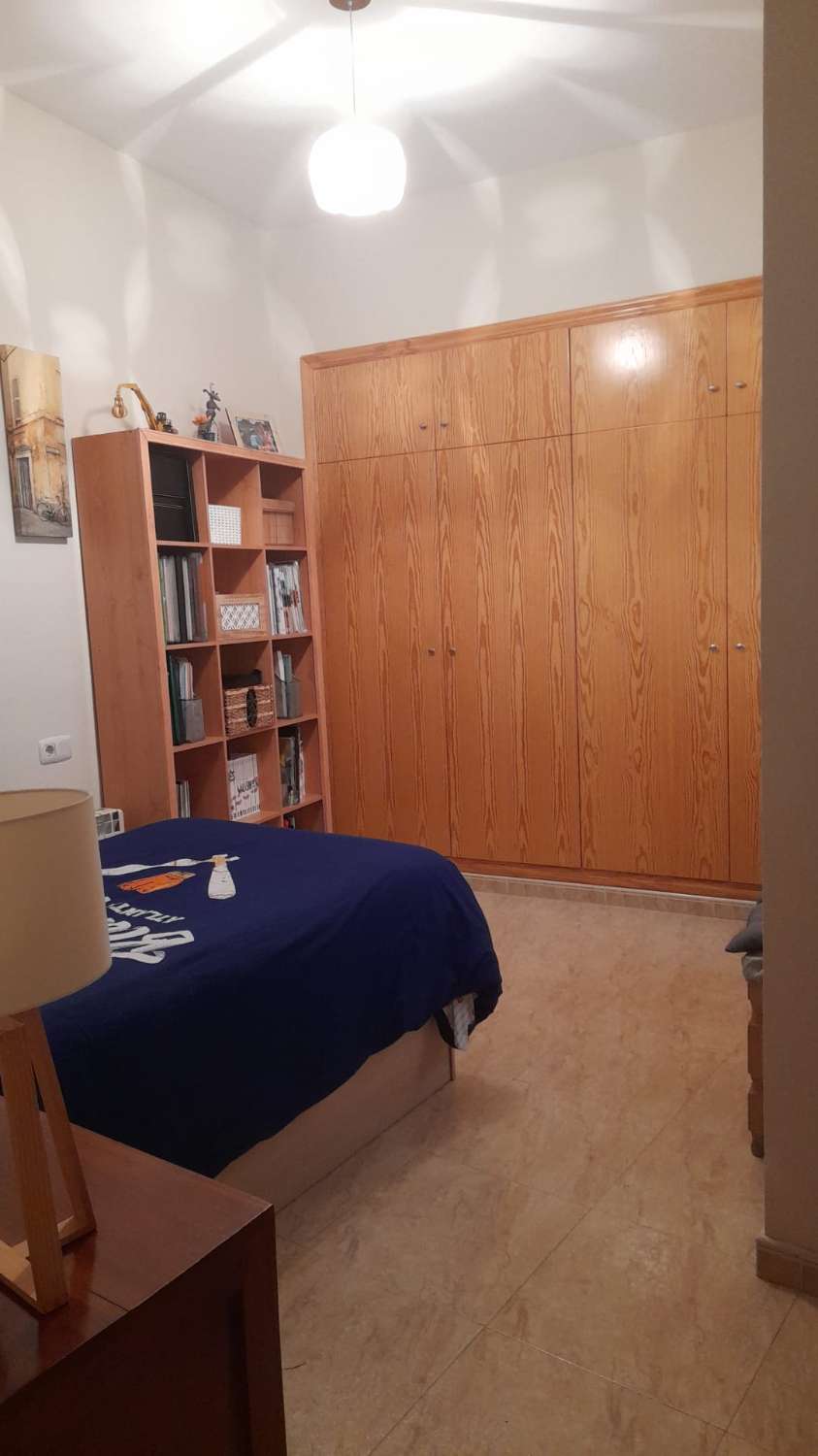 Mooi appartement met 3 slaapkamers en 2 badkamers. Patiolift en parkeerplaats Puerto Lumbreras