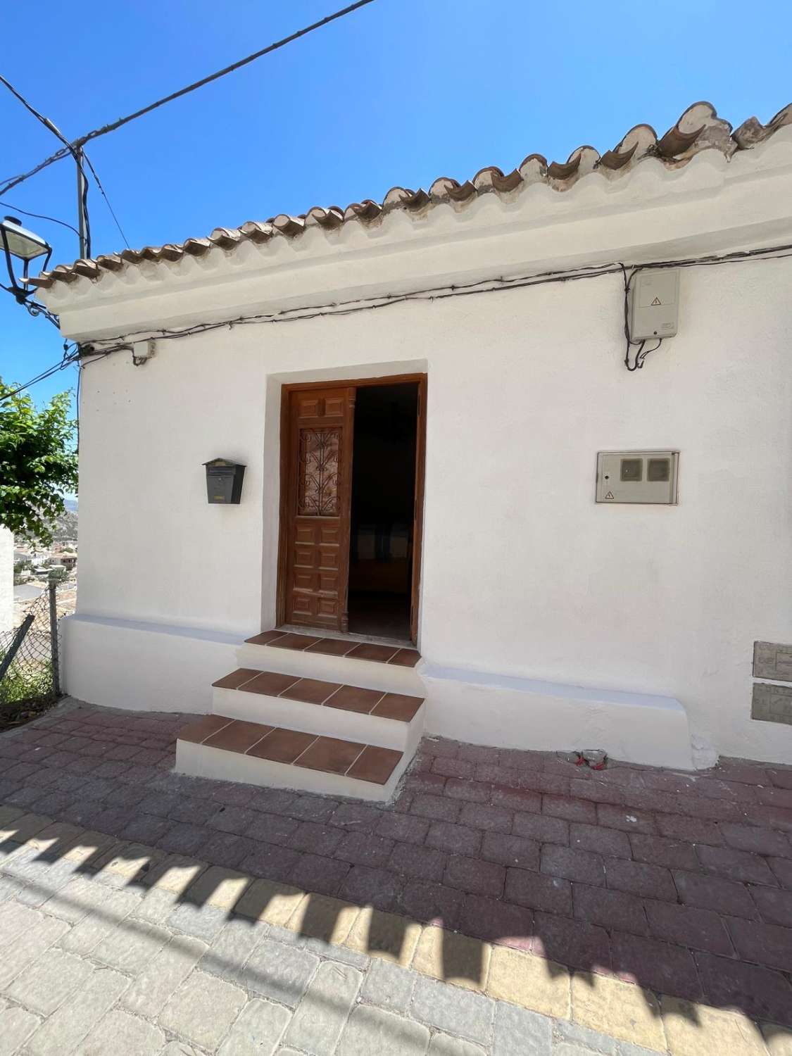 Preciosa casa modernizada con vistas increíbles.