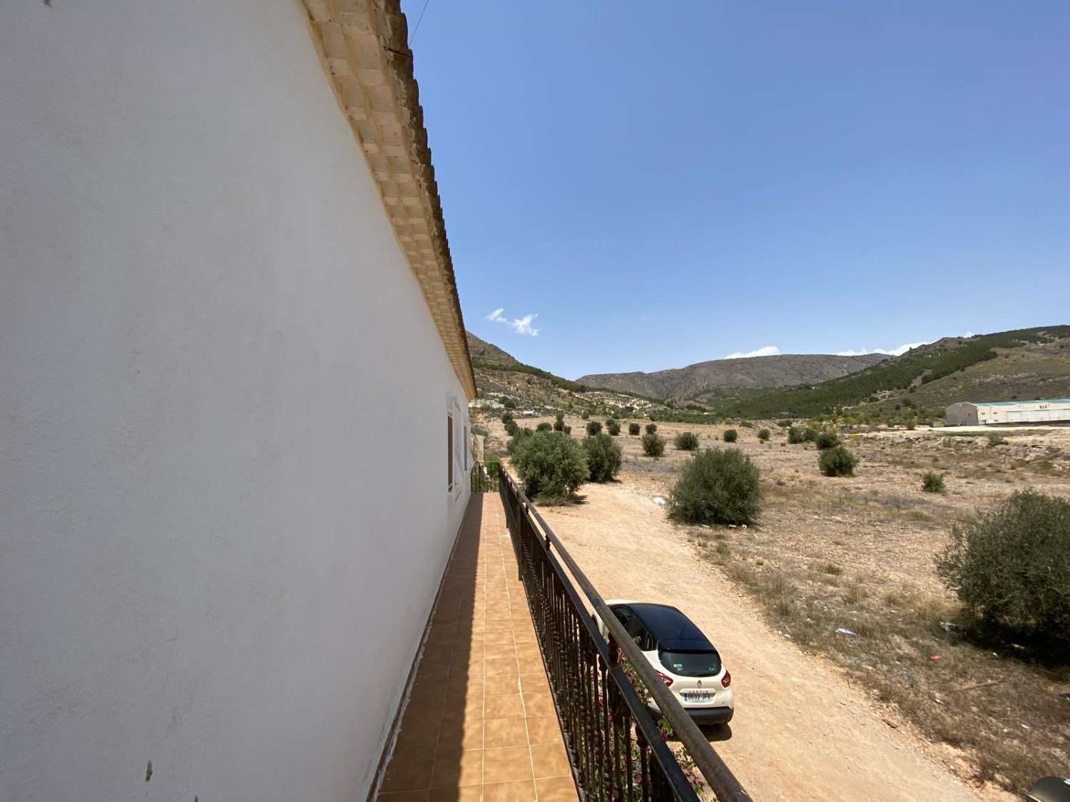 High quality four-bedroom two-bathroom detached house in Oria