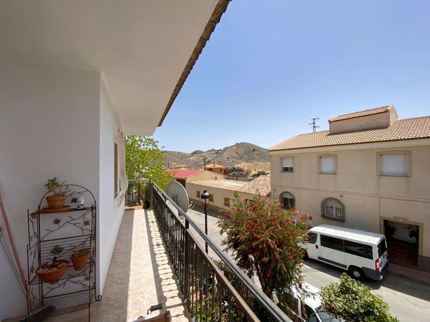 High quality four-bedroom two-bathroom detached house in Oria