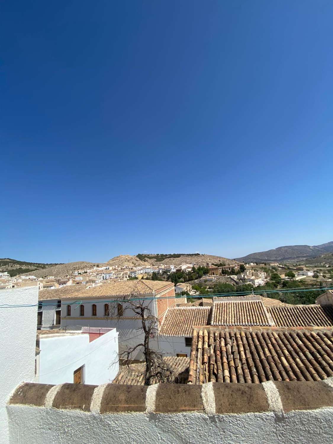 Fantástica casa adosada de 3 plantas convertida en dos con patios exteriores e inmenso garaje Vélez Blanco