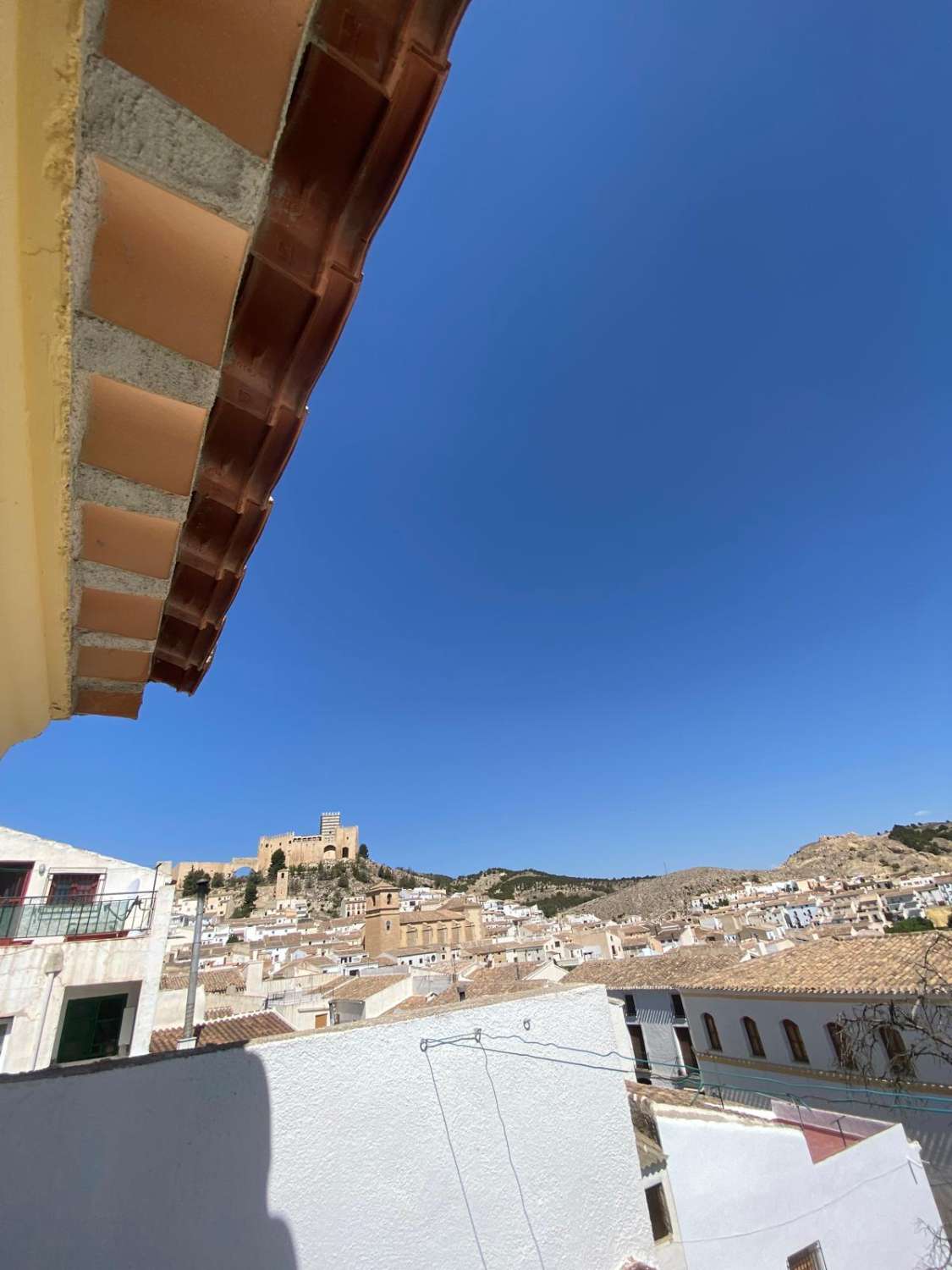 Fantástica casa adosada de 3 plantas convertida en dos con patios exteriores e inmenso garaje Vélez Blanco