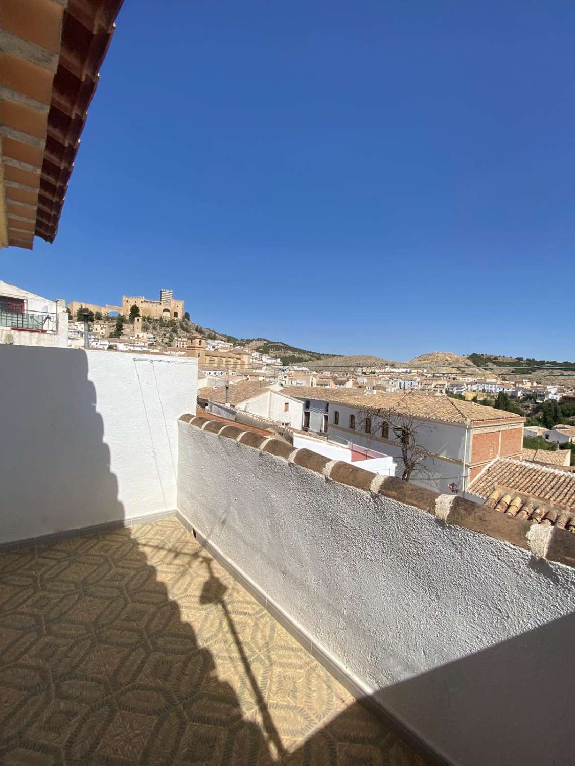 Fantástica casa adosada de 3 plantas convertida en dos con patios exteriores e inmenso garaje Vélez Blanco