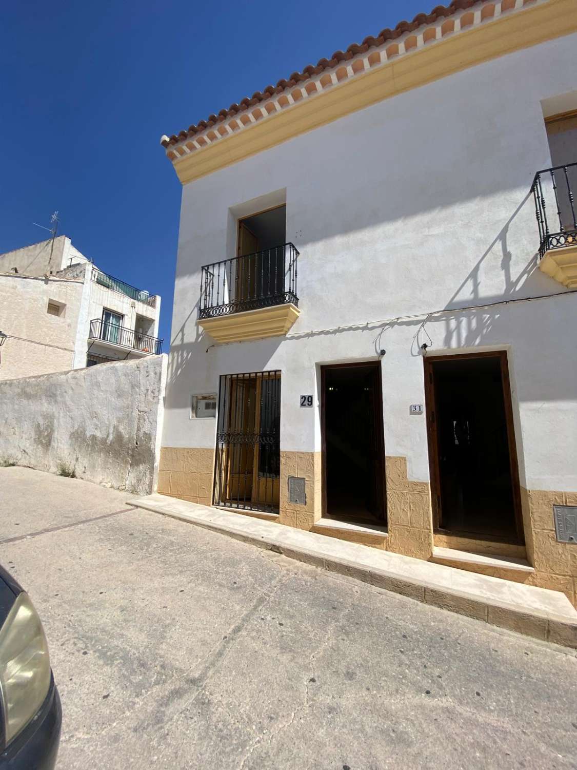 Fantastic large 3 storey town house converted into two with outside patios & immense garage Velez Blanco