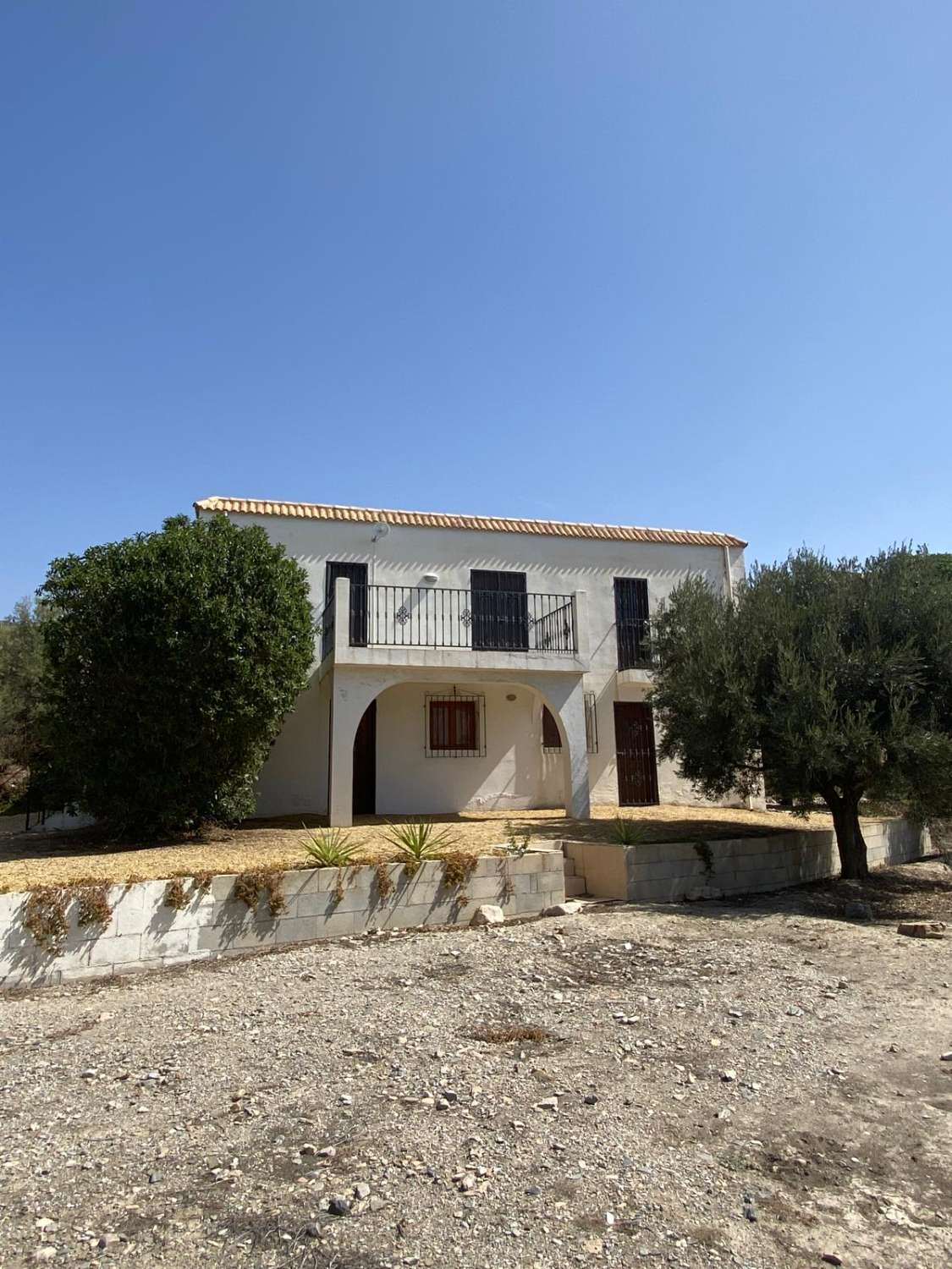 Superbe maison de campagne actuellement composée de trois appartements séparés à Oria