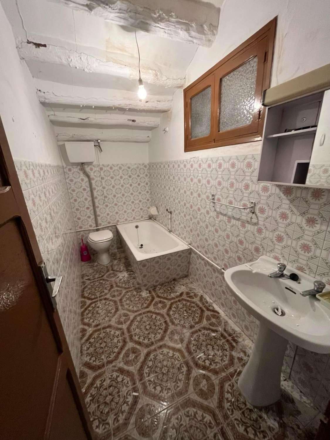 Casa adosada de 5 dormitorios y 2 baños con terraza en la azotea - Vélez Blanco